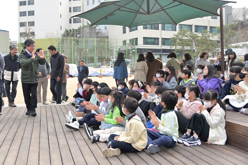 남산초등학교 학생과 함께하는 식목행사 사진