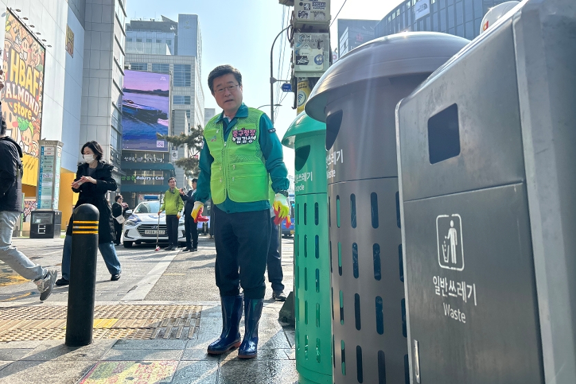 명동거리 물청소 및 시설물  청소 썸네일